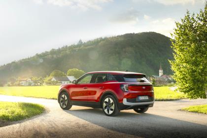 Νέες, πιο προσιτές εκδόσεις για τα Ford Explorer και Capri